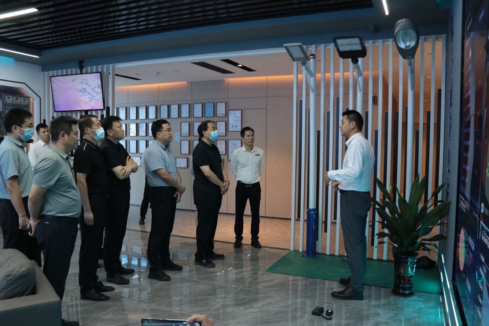 热烈欢迎邯郸魏县一行领导莅临星空网页版登录入口科技参观考察