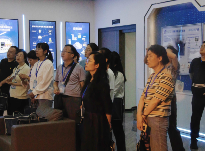 星空(中国)｜共交流，谋发展，兰州大学校友莅临星空网页版登录入口科技